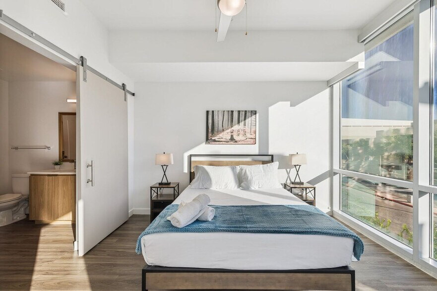 Building Photo - 222 E Jefferson St