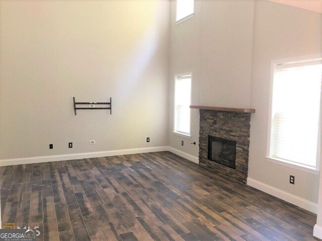 Building Photo - 3320 Northcliff Dr