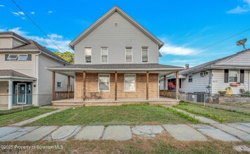 Building Photo - 1413-1415 N Lincoln Ave