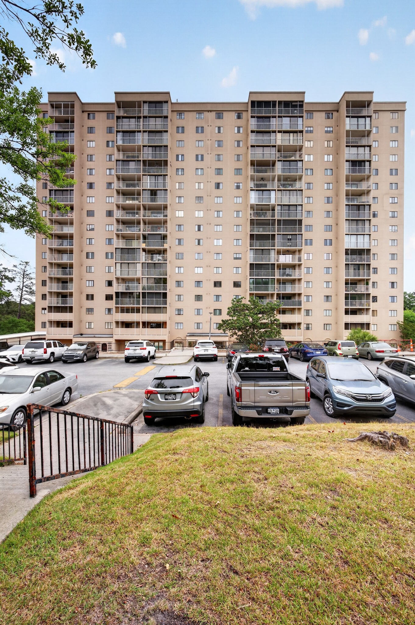 Building Photo - 1825 Saint Julian Pl