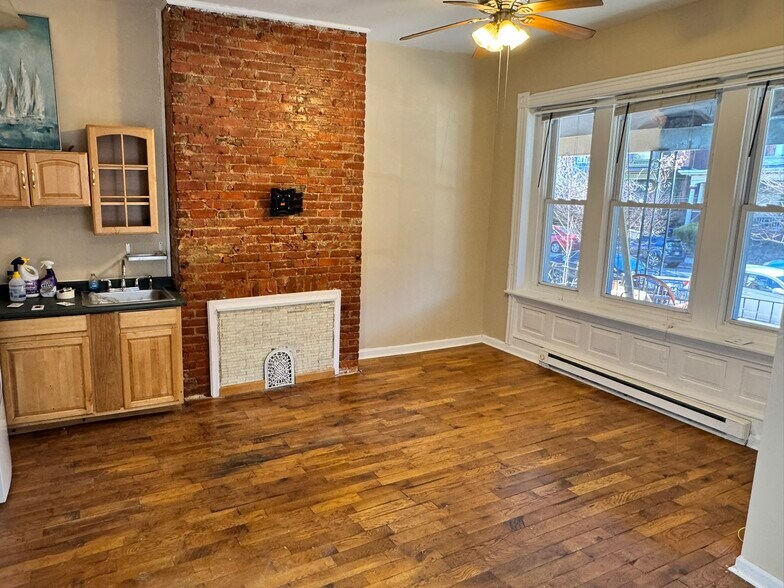 Building Photo - 4923 Cedar Ave