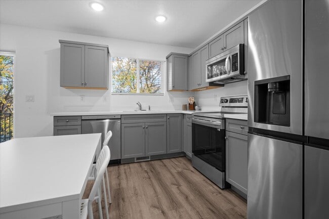 Building Photo - 645 S Plum Creek Ln E