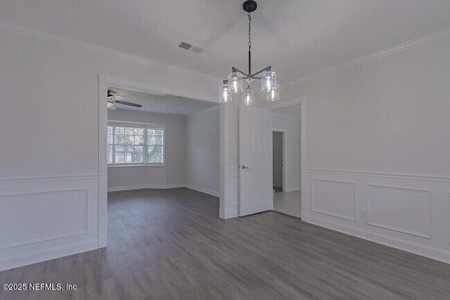 Building Photo - 5020 Brighton Dr