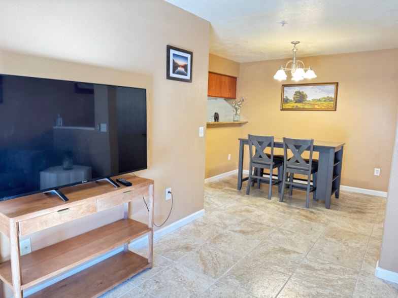 Building Photo - 5751 N Kolb Rd