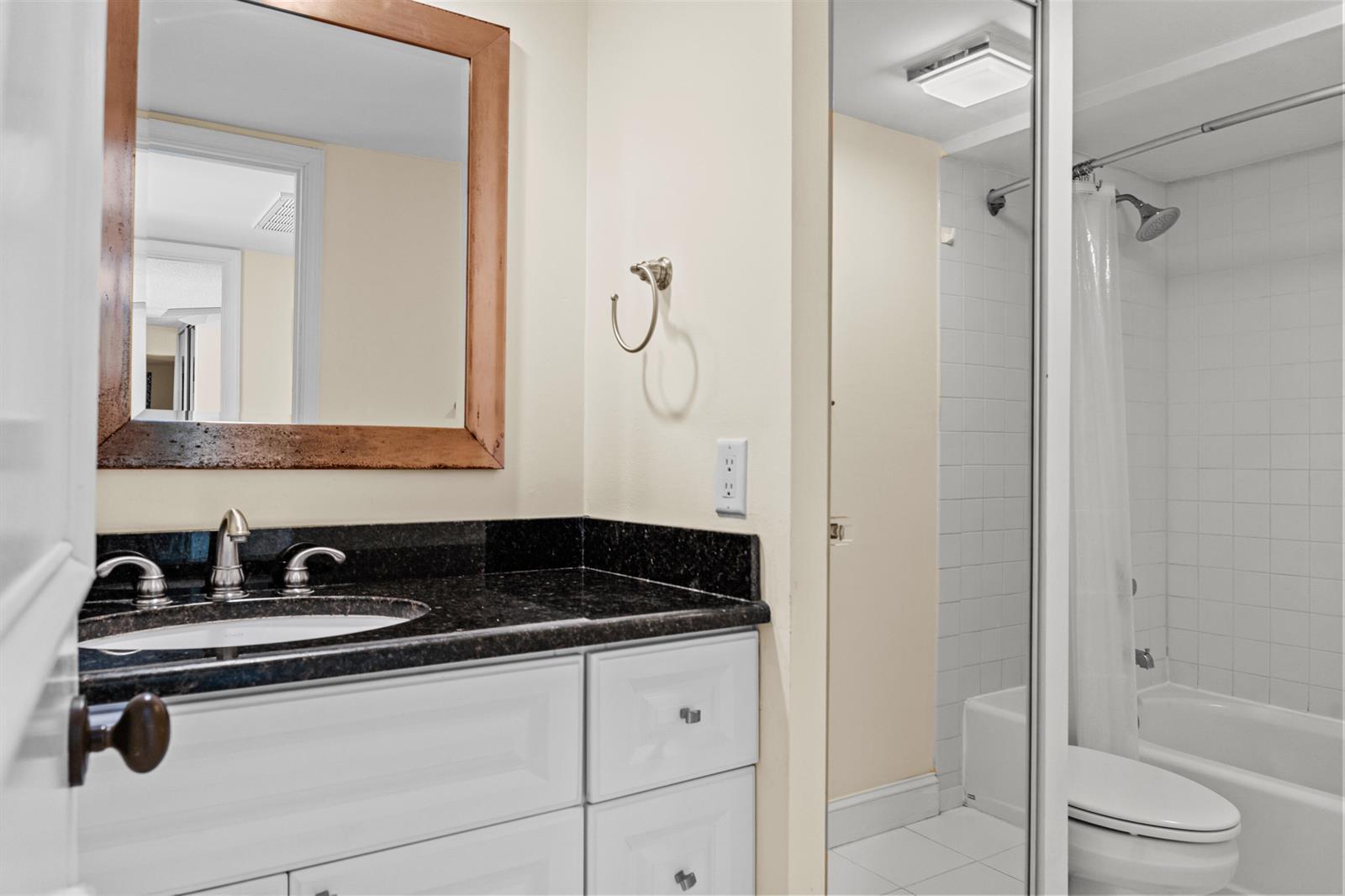 Building Photo - 110 1st Ter