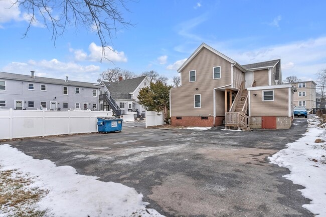 Building Photo - 11 Brett St