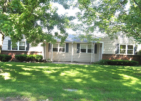 Building Photo - 33 Teakwood Ln