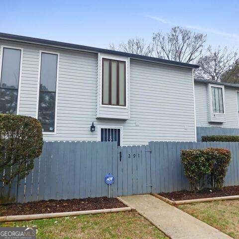 Primary Photo - 291 Country Club Dr
