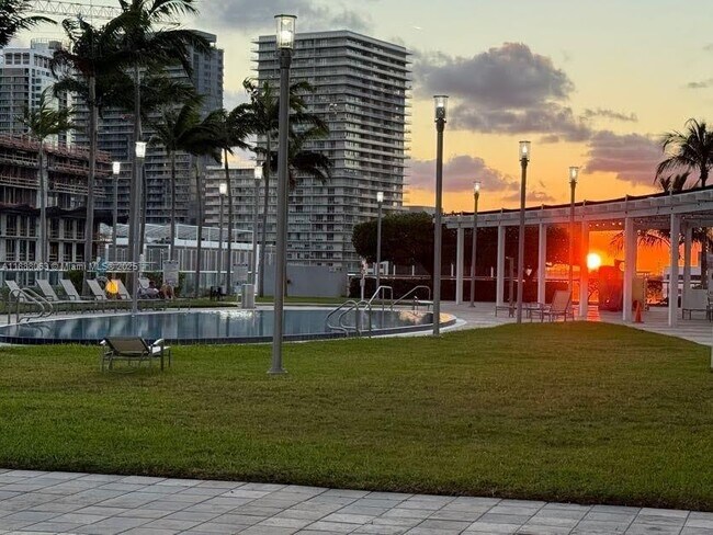 Building Photo - 601 NE 36th St