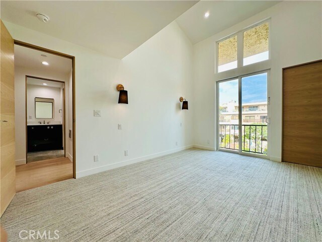Building Photo - 555 Esplanade