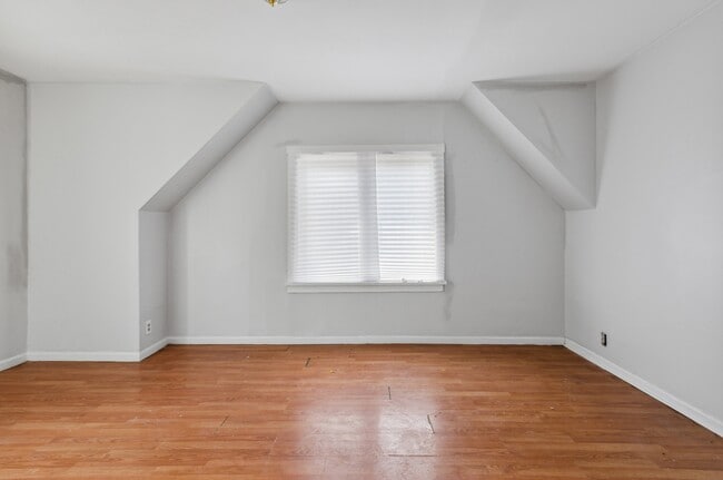 Building Photo - 10643 S Calhoun Ave