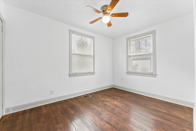 Building Photo - Newly Remodeled Beauty waiting for its fir...