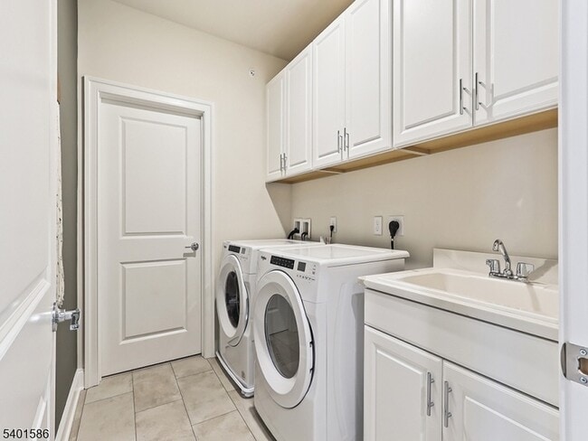 Building Photo - 715 Parker Blvd