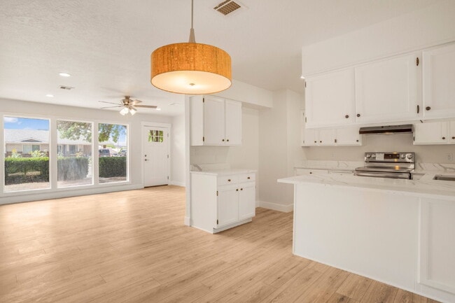 Building Photo - "Charming Newly Remodeled 4-Bed Oasis Touches in St. George – 1528 Sq Ft of Comfort!"
