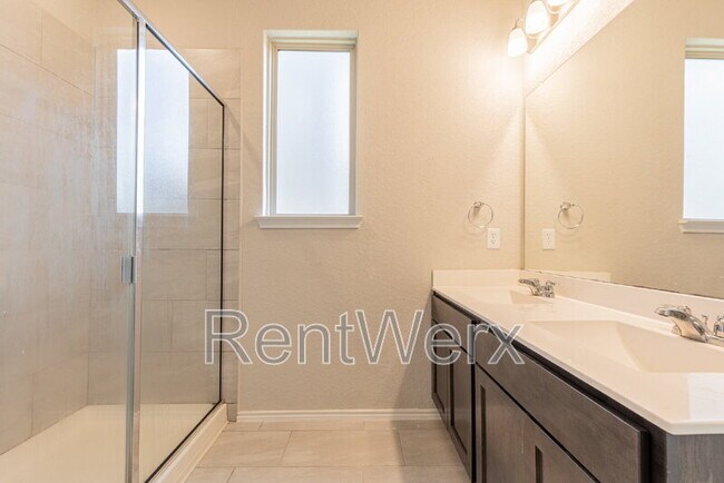 Building Photo - 10110 Jardin Verde