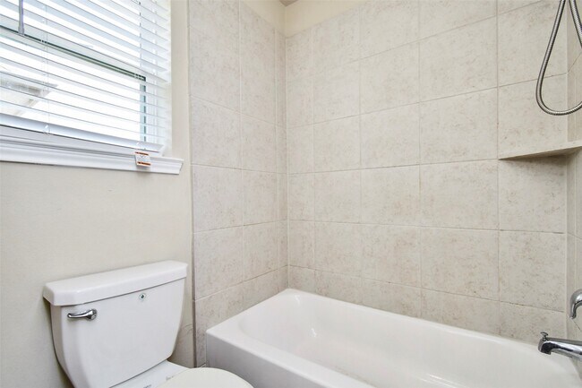 Building Photo - 18638 Lansdowne Stream Path