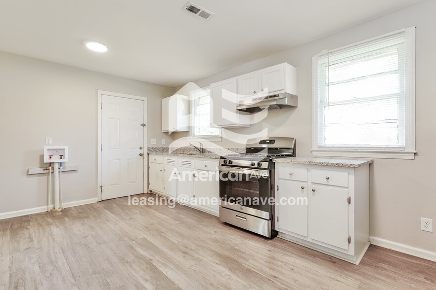 Building Photo - 1715 Cornell Dr