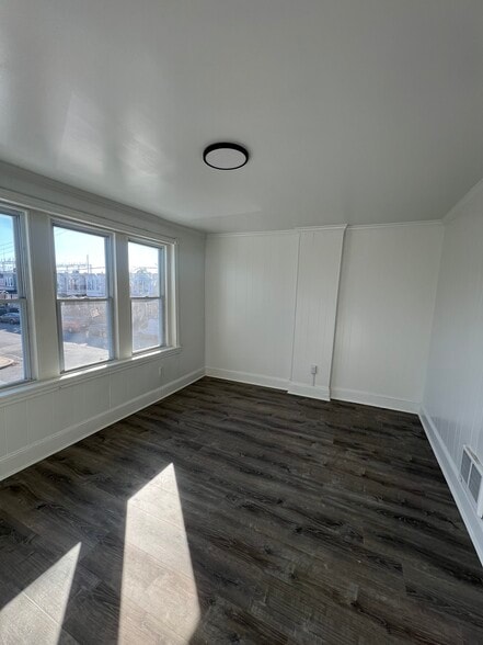 2nd Floor Unit (2bed) - 1132 W 8th St