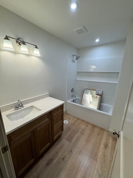 Building Photo - 684 S 750 W