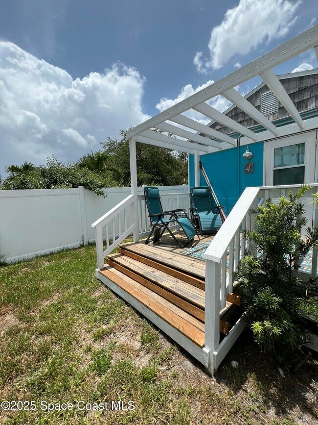 Building Photo - 2179 Pineapple Ave