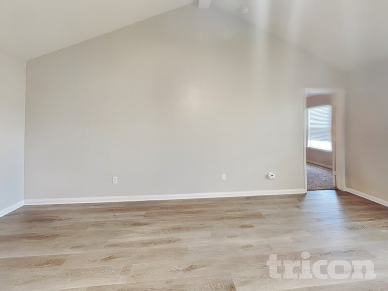 Building Photo - 108 Rushmore Ln