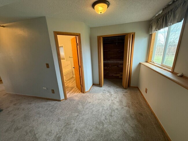 Building Photo - Updated 3-Bedroom Home Near Horsetooth Reservoir
