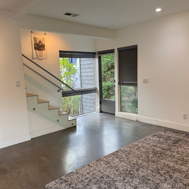 Building Photo - 343 Cypress Dr