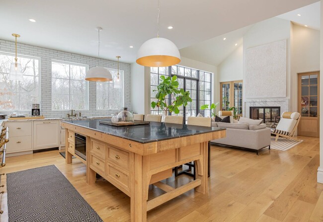 Building Photo - 13 Hilltop Ln