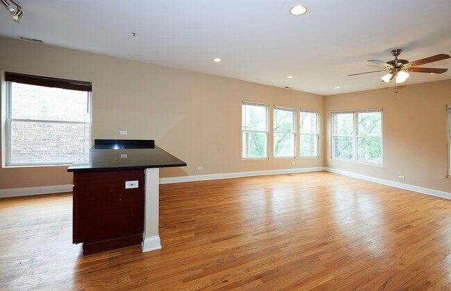 Building Photo - 1609 W Farwell Ave