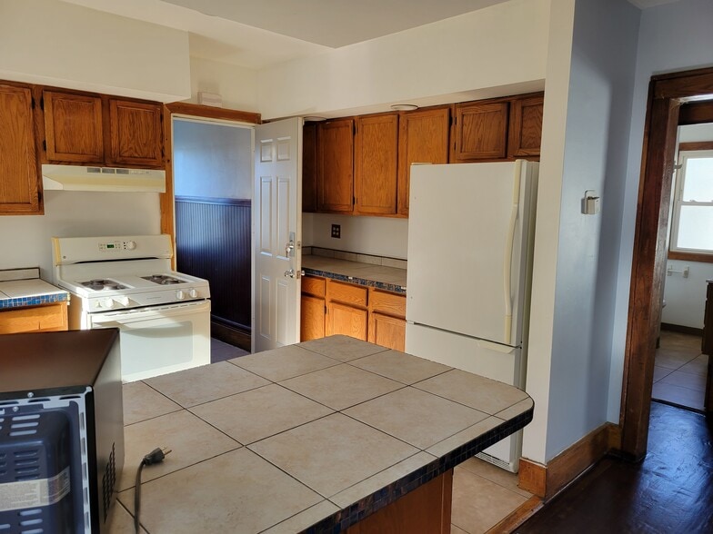 Kitchen2 - 87 McNaughton St