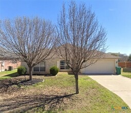 Building Photo - 2219 Memory Ln