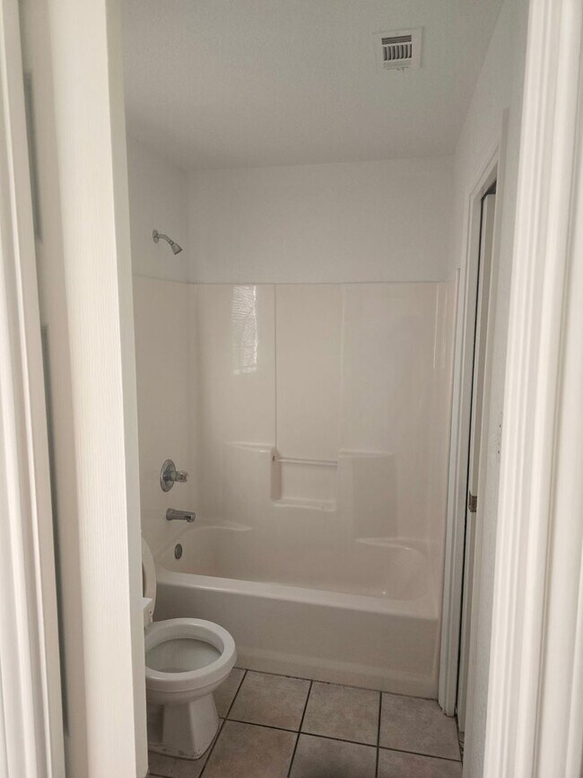 Building Photo - 1602 Van Zanten Dr