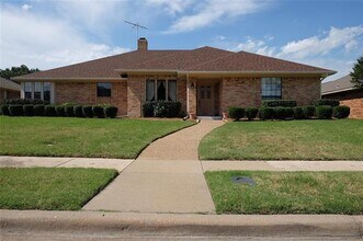 Building Photo - 2501 Primrose Dr