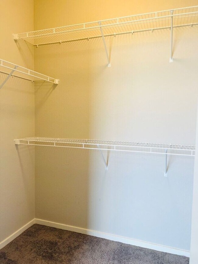 Building Photo - 2 bedroom, 1 bath condo located in Northwest Loveland, CO