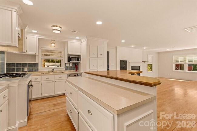 Building Photo - 118 Revere Dr