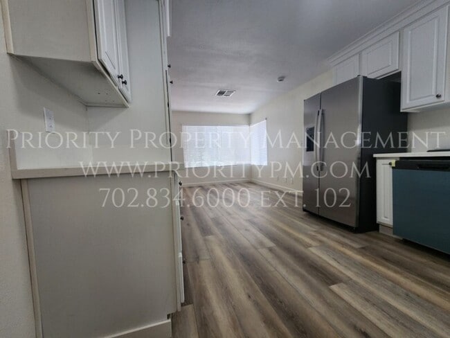 Building Photo - GREAT 3 BEDROOM SINGLE STORY IN THE SOUTHW...