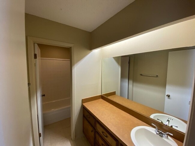 Building Photo - SPACIOUS & CUTE 2 bedroom 2 bath townhouse off Sunset Dr COMING SOON!