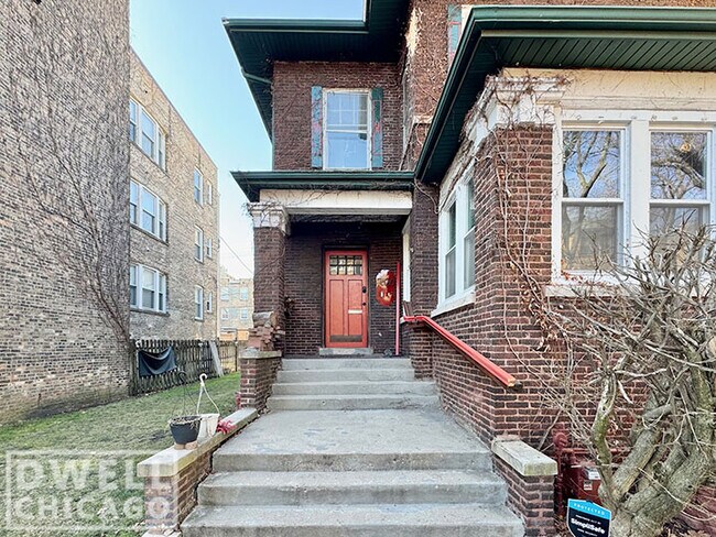 Building Photo - 7626 N Greenview Ave