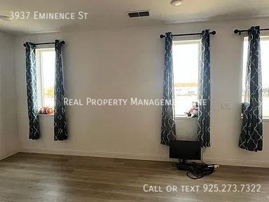 Building Photo - 3937 Eminence St