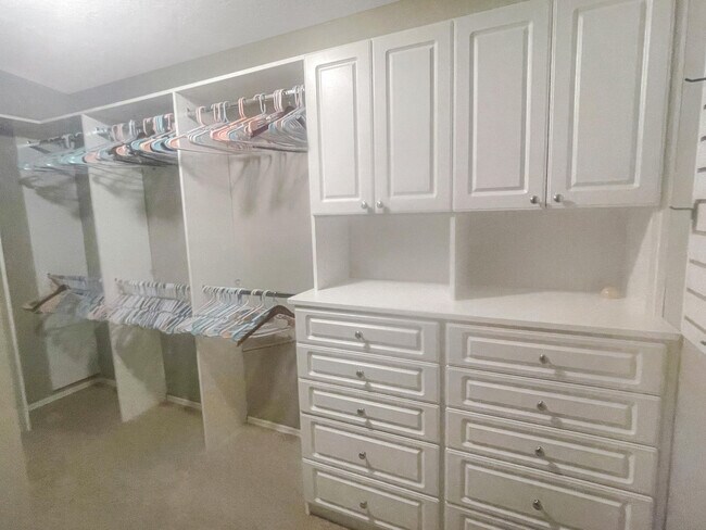 Building Photo - 1641 Strathmore Cir