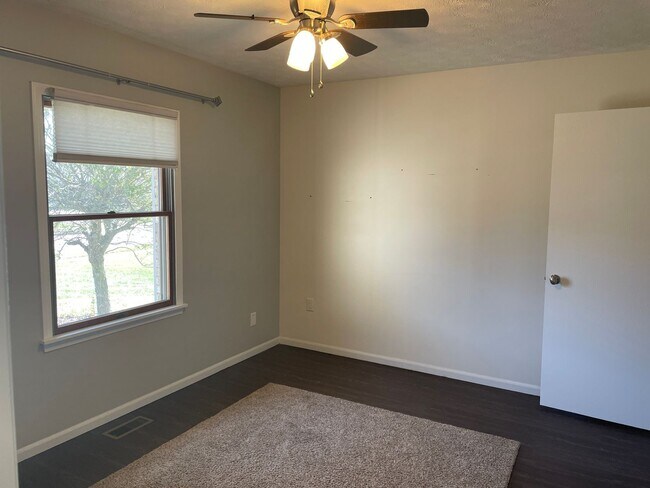 Building Photo - Beautiful, Large Duplex in a quiet Brookvi...