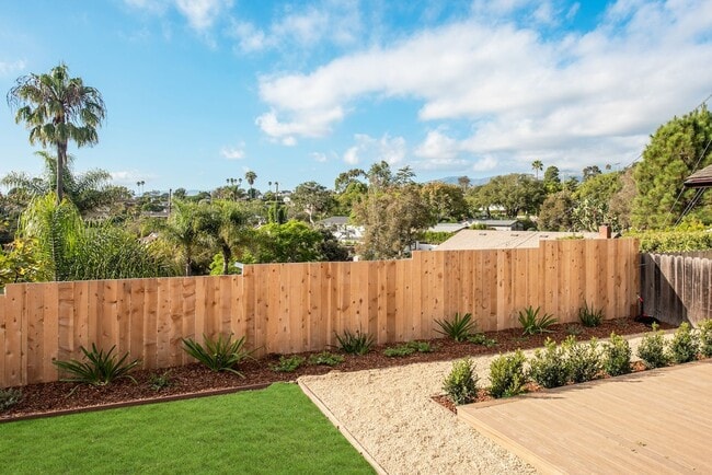 Building Photo - Beautifully Remodeled Mesa home with Ocean...