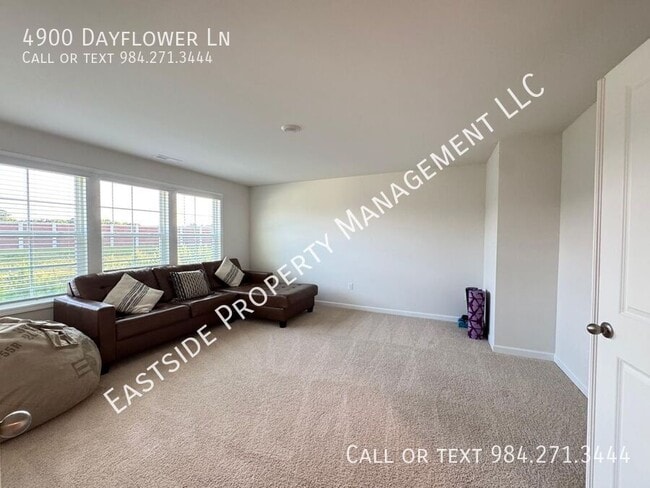 Building Photo - 4900 Dayflower Ln