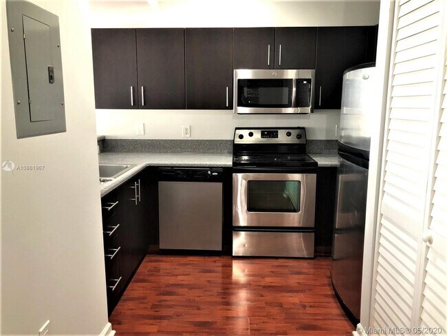 Building Photo - 455 NE 25th St