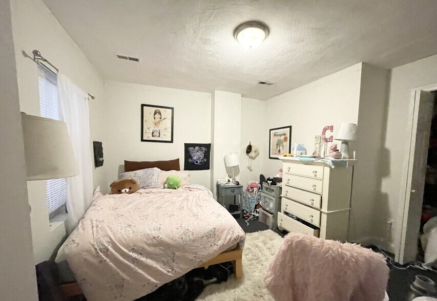 Building Photo - 59 Hemenway St