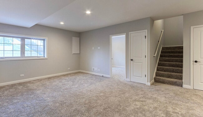 Building Photo - 2205 Maple Hill