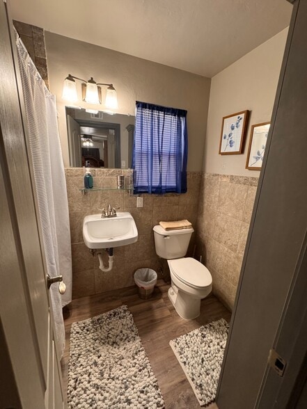 Building Photo - 1207 W Gore Blvd