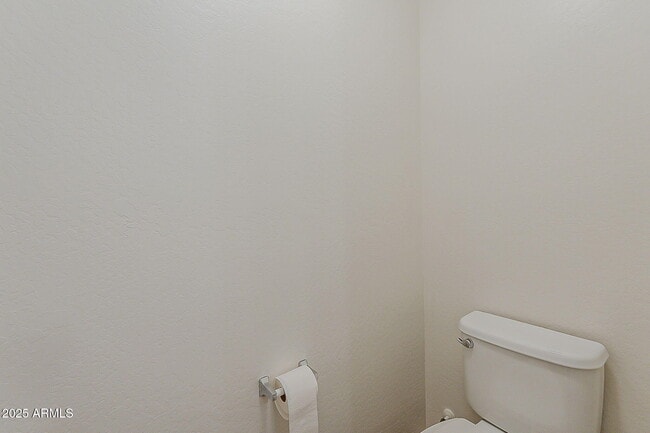 Building Photo - 3022 E Donner Dr