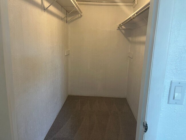 Building Photo - Bright 2 Bed 2 Bath Condo in great location!