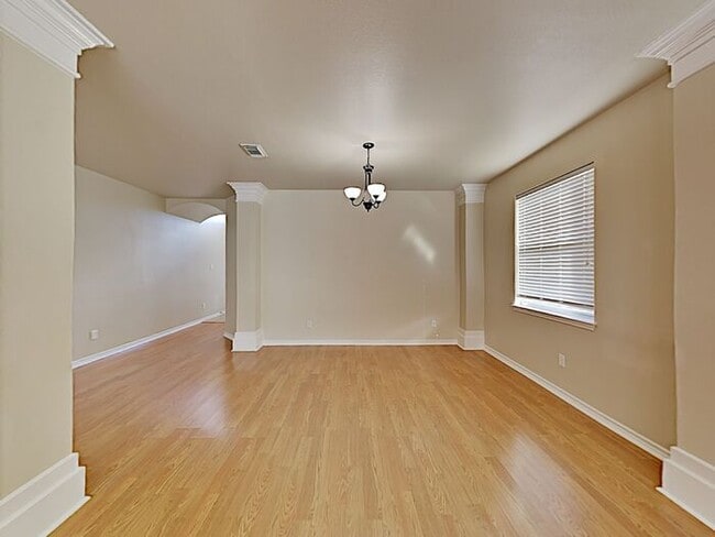 Building Photo - No Application Fees* $500 off 1st Months R...
